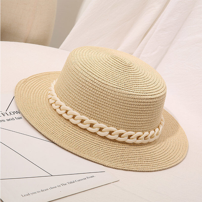 Kis karimájú nyári kalap, francia retró stílus, lapos kalap lánccal, hétköznapi divat, sokoldalú szalmakalap