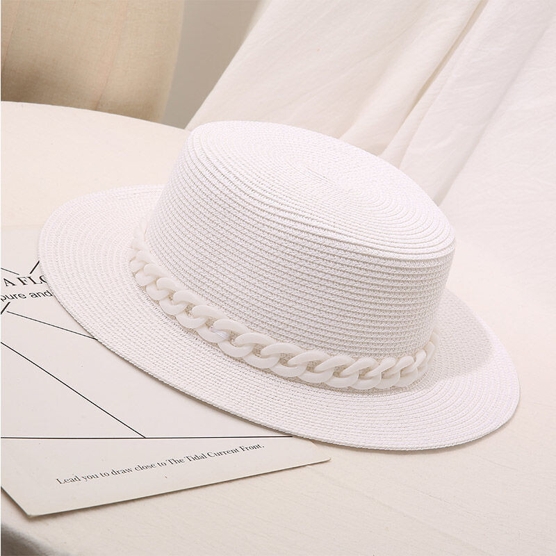 Kis karimájú nyári kalap, francia retró stílus, lapos kalap lánccal, hétköznapi divat, sokoldalú szalmakalap