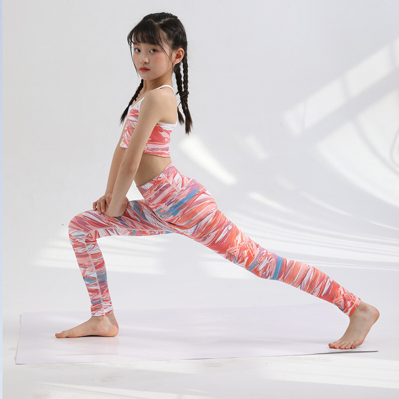 Eiropas un Amerikas meiteņu bērnu jogas apģērbu komplekti, īsa veste, divslāņu sporta un fitnesa apģērbs, apdrukātas skriešanas bikses vairumtirdzniecībā