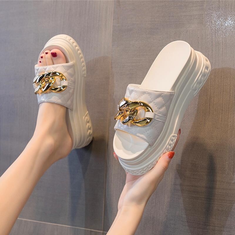 Ženske papuče na platformu s velikim lancem za vanjsku upotrebu, nove online sandale s debelim potplatom za slavne osobe iz 2025., sandale s mekim potplatom, cipele za plažu s podizanjem