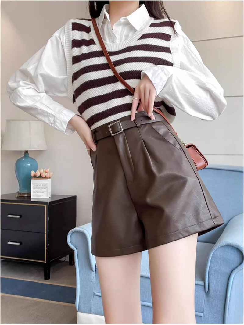 Черни къси панталони от изкуствена кожа за жени, есен/зима 2024, нови ежедневни шорти, дизайн, висока талия, тънки, широки крачоли, ботуши, панталони