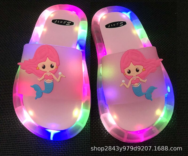 Bērnu gaismas čības, vasaras, lietošanai ārā, gaismas modes čības ar zemeņu kaķi, gaismas čības, kāpšana uz gaismas čībām