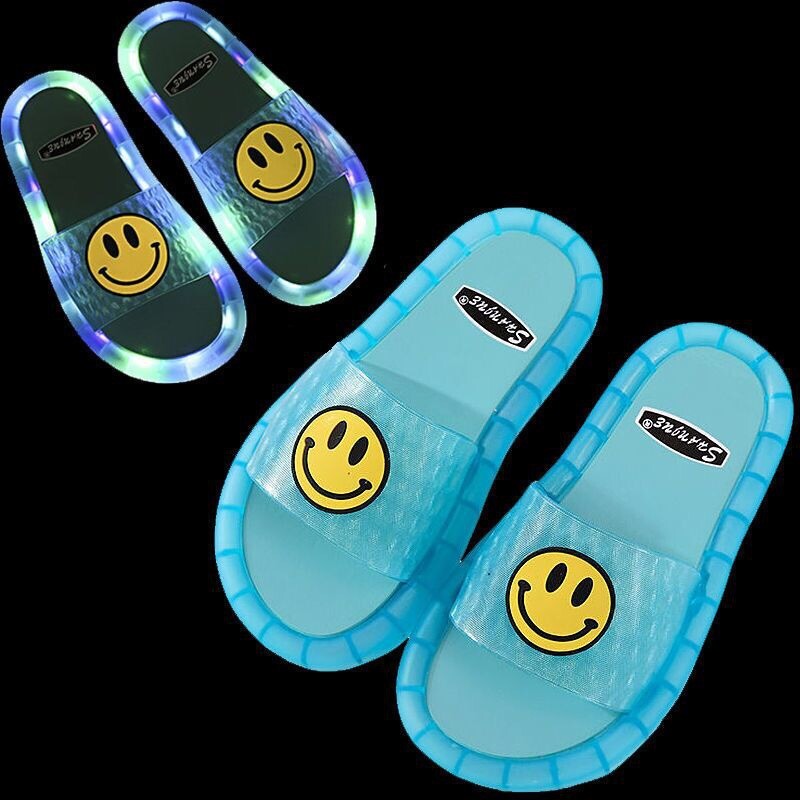 Bērnu gaismas čības, vasaras, lietošanai ārā, gaismas modes čības ar zemeņu kaķi, gaismas čības, kāpšana uz gaismas čībām