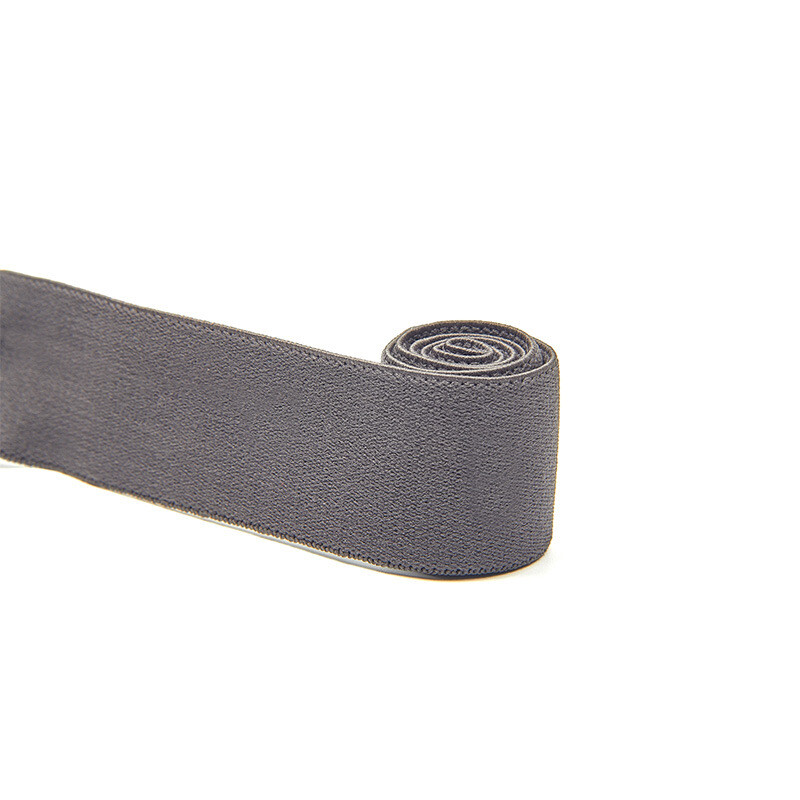 Spalvingos kelnės su 3 cm storio juosmeniu, tampria juostele su šukuota juostele ir tampria juostele ties sijonu