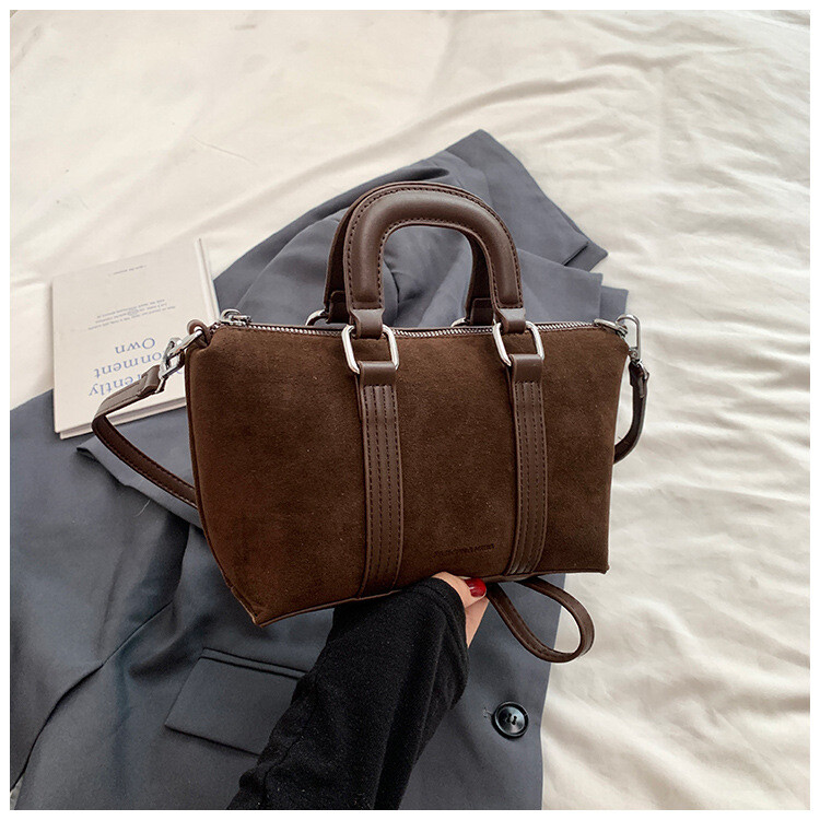 Uus naiste käekott sügiseks ja talveks 2024, moodne retromatt, universaalne, välismaale reisimiseks, ämbrikott, õlakott