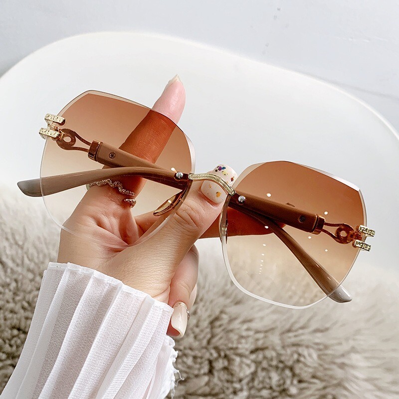 2025 m. nauji be rėmelio tuščiaviduriai, tarpvalstybiniai, dideli rėmeliai, apvalūs veidai, madingi, nuo ultravioletinių spindulių apsaugantys, interneto įžymybių akiniai nuo saulės