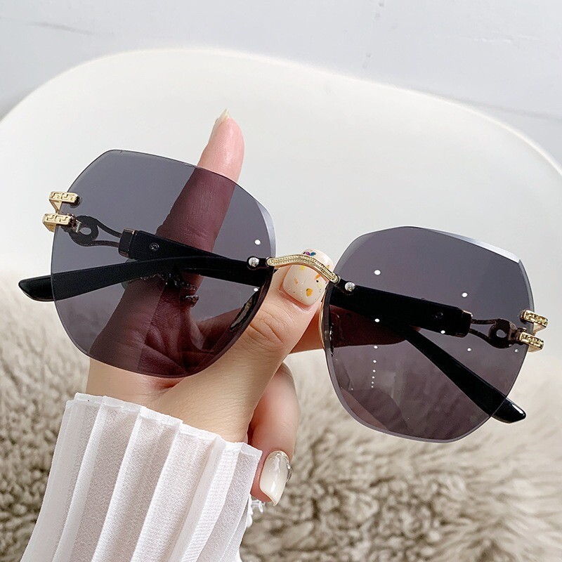 2025 m. nauji be rėmelio tuščiaviduriai, tarpvalstybiniai, dideli rėmeliai, apvalūs veidai, madingi, nuo ultravioletinių spindulių apsaugantys, interneto įžymybių akiniai nuo saulės