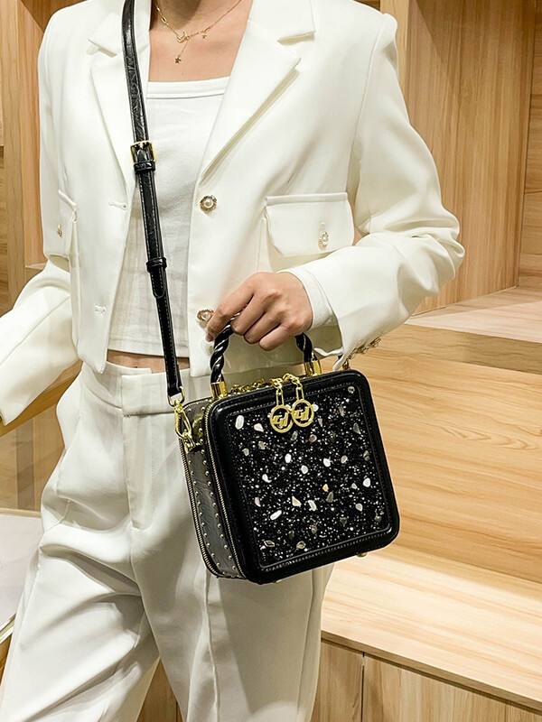 Дамска чанта Box, нов стил 2025, Yuhua Stone Heavy Industry, модна нишова темпераментна, висок клас, ръчна чанта през рамо, малка чанта през рамо