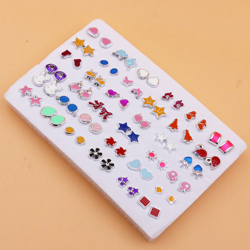 36 poros madingų, mielų, animacinių filmukų formos, mažų, atsitiktinai sumaišytų, auskarų su plastikine glazūra