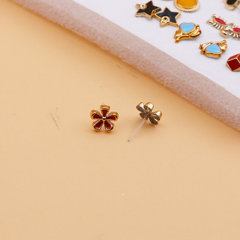 36 poros madingų, mielų, animacinių filmukų formos, mažų, atsitiktinai sumaišytų, auskarų su plastikine glazūra