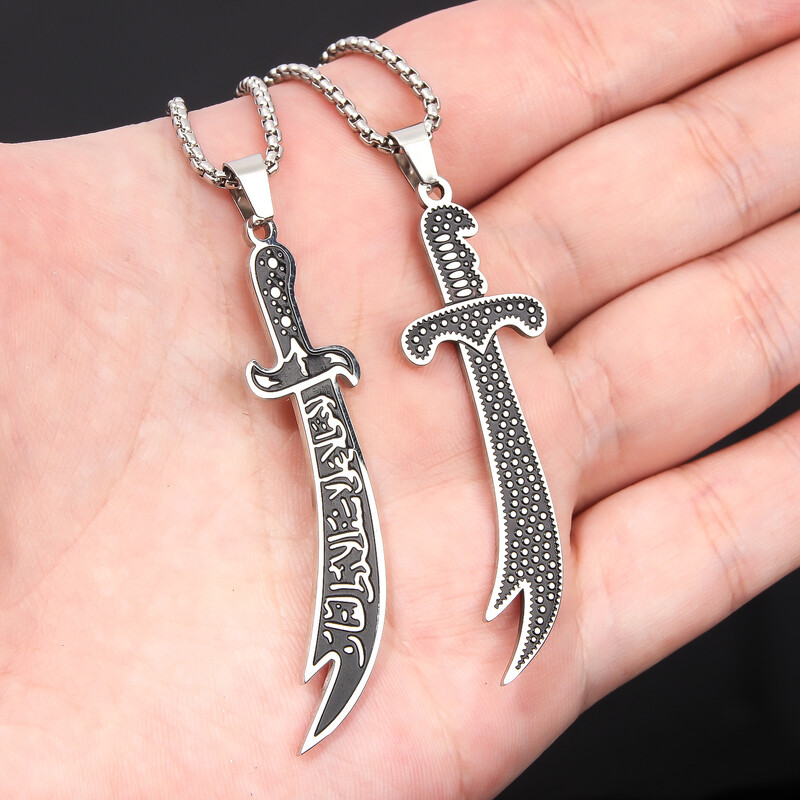 Klasično retro oružje, ogrlica, nož, dvostruki mač, model oružja, privjesak