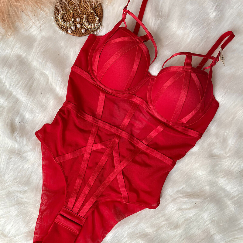 Nauja seksuali ir gundanti nėriniuota liemenėlė su mikroskulptūrinėmis pėdkelnėmis, priglunda prie figūros, prancūziško stiliaus.