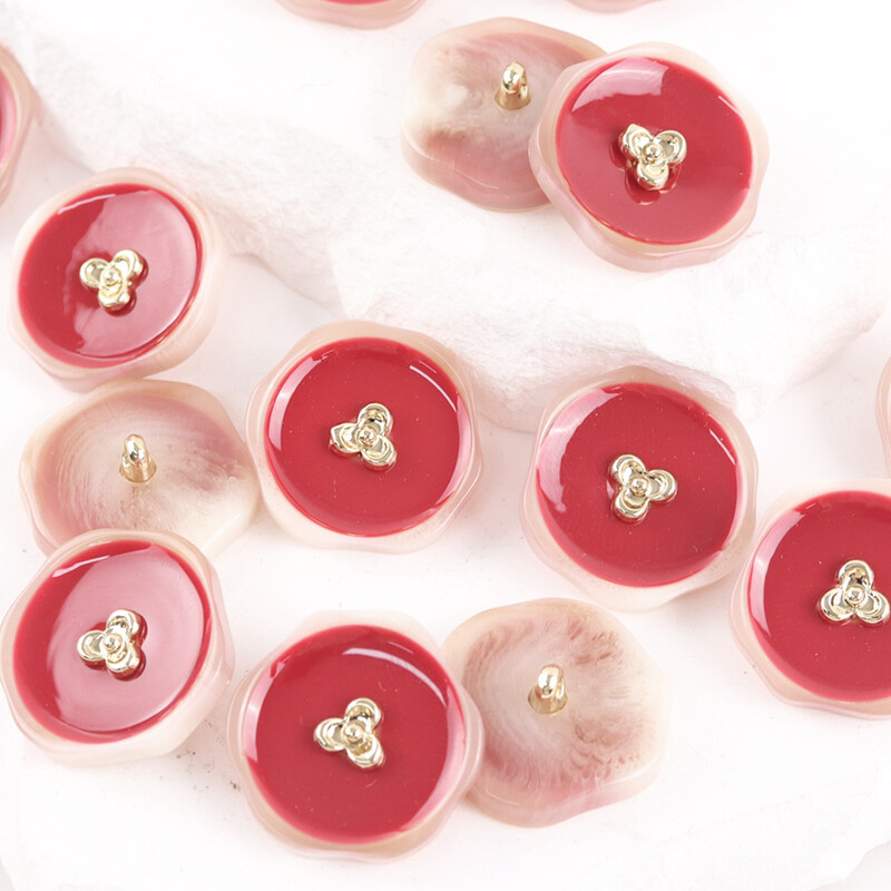 Klasikinis švarkas su netaisyklingomis sagomis, 6 vnt. aukštos kokybės metalo ir dervos su pinta sagtimi ir dekoratyvine sagtimi, aukštos kokybės su netaisyklingomis metalinėmis ir dervos sagtimis.