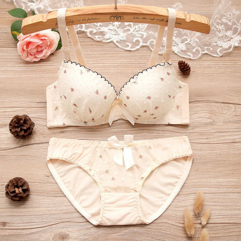 Комплект бельо за момичета от японски стил, тънък, малък сутиен с повдигащ механизъм в корейски стил, за ученици от прогимназията, гимназията и колежани