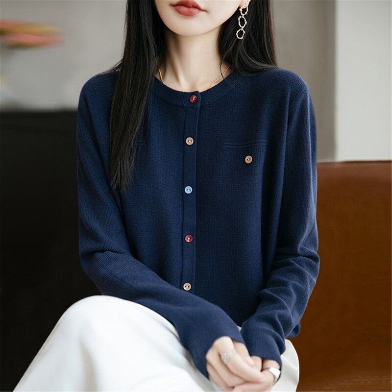 Korėjietiško stiliaus, subtilaus stiliaus, spalvingas megztas kardiganas su sagomis, moteriškas ankstyvo rudens, laisvas, lieknas, apvaliu kaklu ir ilgomis rankovėmis, populiariausia mamoms.