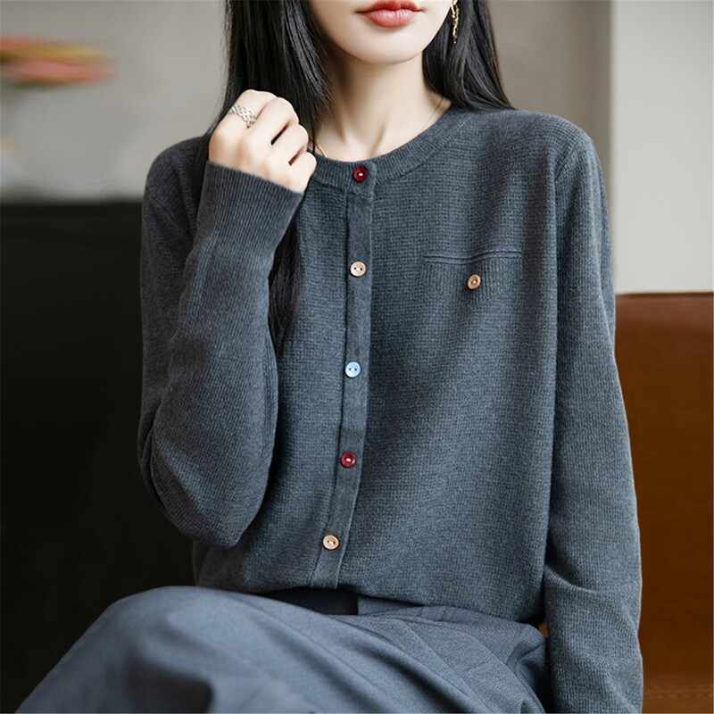 Korėjietiško stiliaus, subtilaus stiliaus, spalvingas megztas kardiganas su sagomis, moteriškas ankstyvo rudens, laisvas, lieknas, apvaliu kaklu ir ilgomis rankovėmis, populiariausia mamoms.