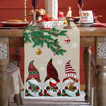 Kalėdinė atmosfera, lininis stalo takelis, tarpsieninis, populiarus Kalėdų eglutės ir restorano staltiesės raštas su Kalėdų Senelio raštu.