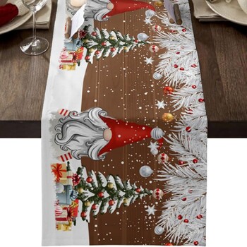 Kalėdinė atmosfera, lininis stalo takelis, tarpsieninis, populiarus Kalėdų eglutės ir restorano staltiesės raštas su Kalėdų Senelio raštu.