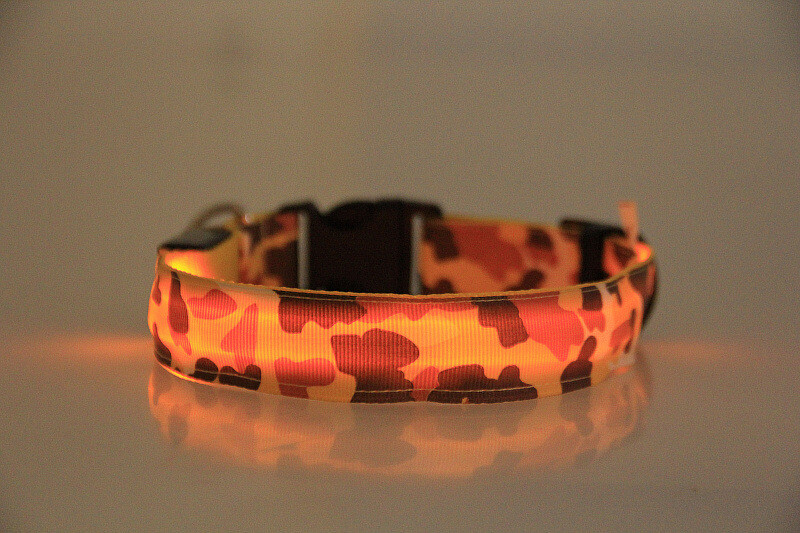 Uus helendav koerakaelarihm kamuflaažiga helendava koerakaelarihmaga, lemmikloomatarvete tehase hulgimüük