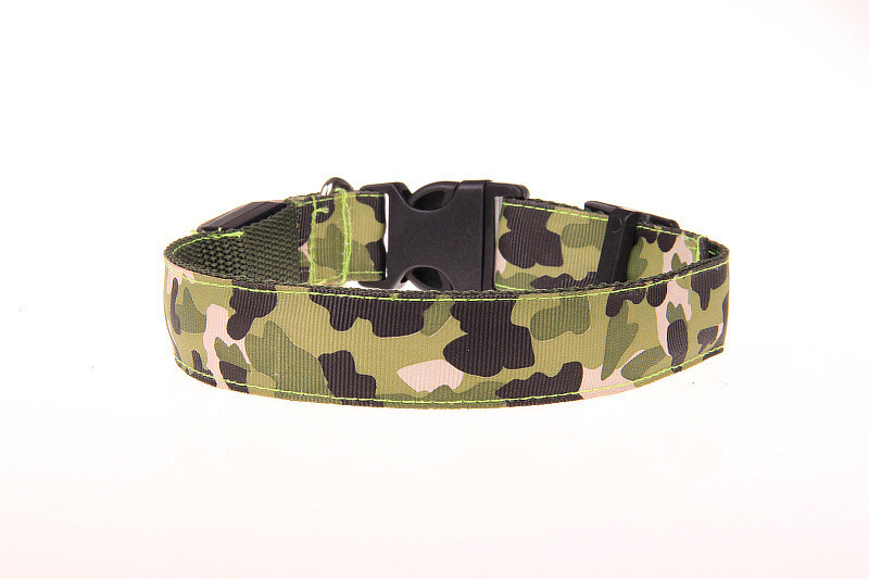 Uus helendav koerakaelarihm kamuflaažiga helendava koerakaelarihmaga, lemmikloomatarvete tehase hulgimüük