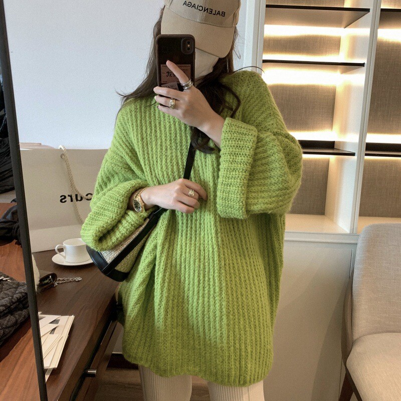 Naiste laiade varrukatega kampsun, keskmise pikkusega, ühevärviline, veekindlate varrukatega, kootud kampsun paksust nõelvillast.