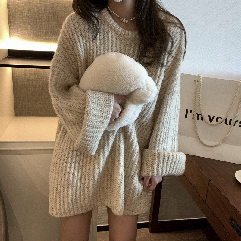 Naiste laiade varrukatega kampsun, keskmise pikkusega, ühevärviline, veekindlate varrukatega, kootud kampsun paksust nõelvillast.