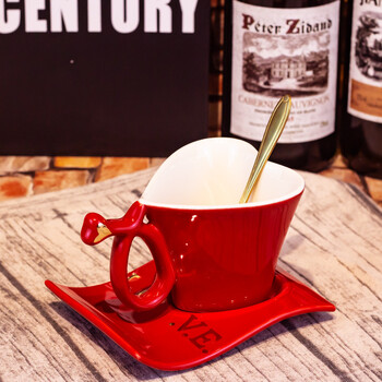 Skandinaviško stiliaus keraminių kavos puodelių rinkinys, širdies formos keraminis puodelis porai su gėle, paprasta vestuvių dovana su šaukšteliu ir lėkštute