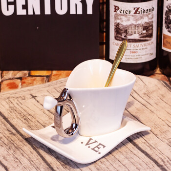 Skandinaviško stiliaus keraminių kavos puodelių rinkinys, širdies formos keraminis puodelis porai su gėle, paprasta vestuvių dovana su šaukšteliu ir lėkštute