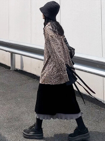 Naiste poolpikk sametseelik, sügis-talvine must kõrge vöökohaga seelik, lai volditud talveseelik kampsuniga