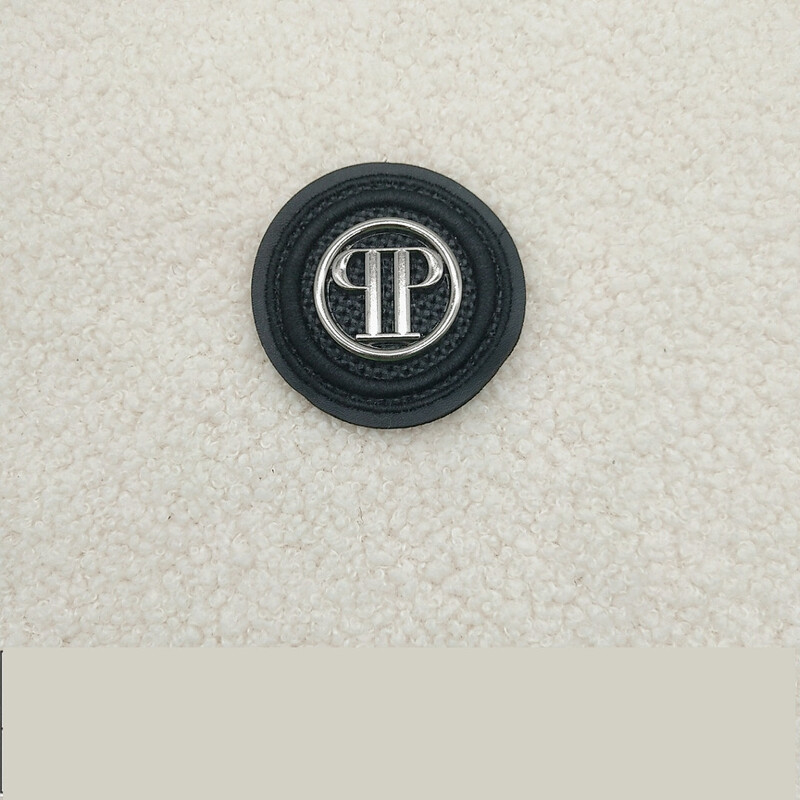 Odinis kompiuterinis siuvinėjimas, lopai, furnitūra, juodos etiketės, siuvinėjimas, audinys, lopai, drabužiai, aksesuarai, dekoratyviniai odiniai drabužiai, nuolaidos, didmeninė prekyba