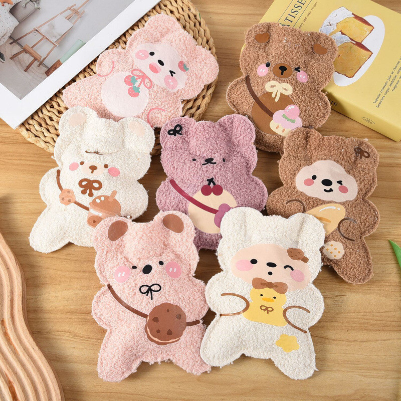 Naujas aksominis karšto vandens buteliukas, pripildytas vandens, mielas animacinis meškiukas, karšto vandens buteliukas studentams, nešiojamas, pripildytas vandens, rankų šildytuvas