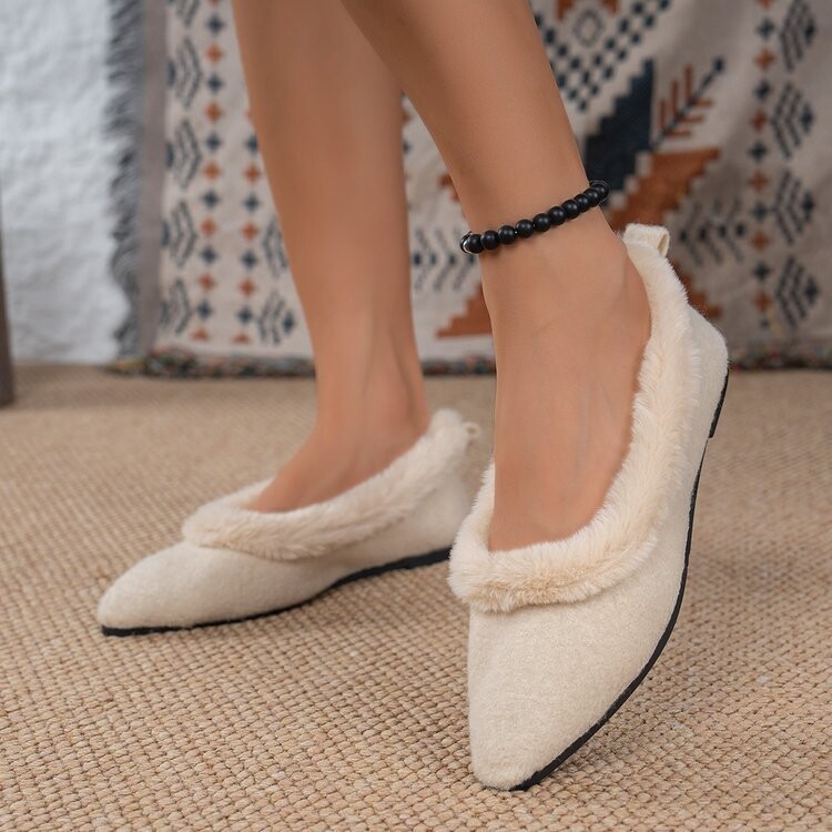 Populiarūs korėjietiško stiliaus rudens ir žiemos 2025 naujo stiliaus madingi laisvalaikio viršutiniai drabužiai su smailia nosele ir plokščiu dugnu „Baotou“ odiniai laisvalaikio bateliai moterims.