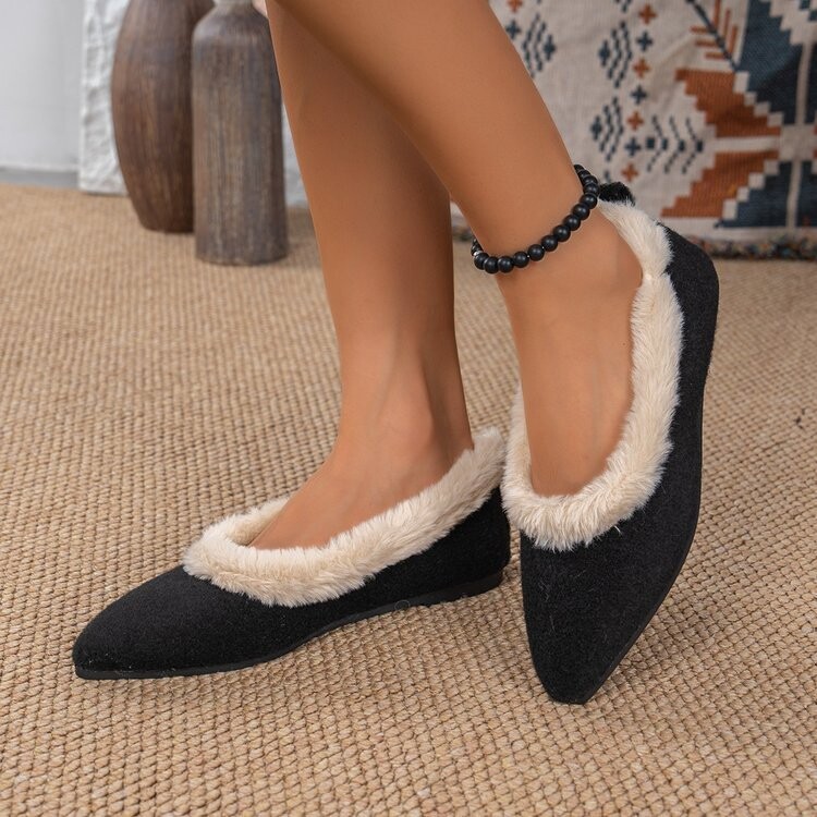 Populiarūs korėjietiško stiliaus rudens ir žiemos 2025 naujo stiliaus madingi laisvalaikio viršutiniai drabužiai su smailia nosele ir plokščiu dugnu „Baotou“ odiniai laisvalaikio bateliai moterims.