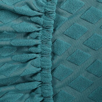 Elastinis, skersinis, žakardo, rombo formos kėdės užvalkalas, naujas, išlenktas, su aukštais porankiais ir elastingu, netaisyklingos formos viešbučio kėdės užvalkalu.