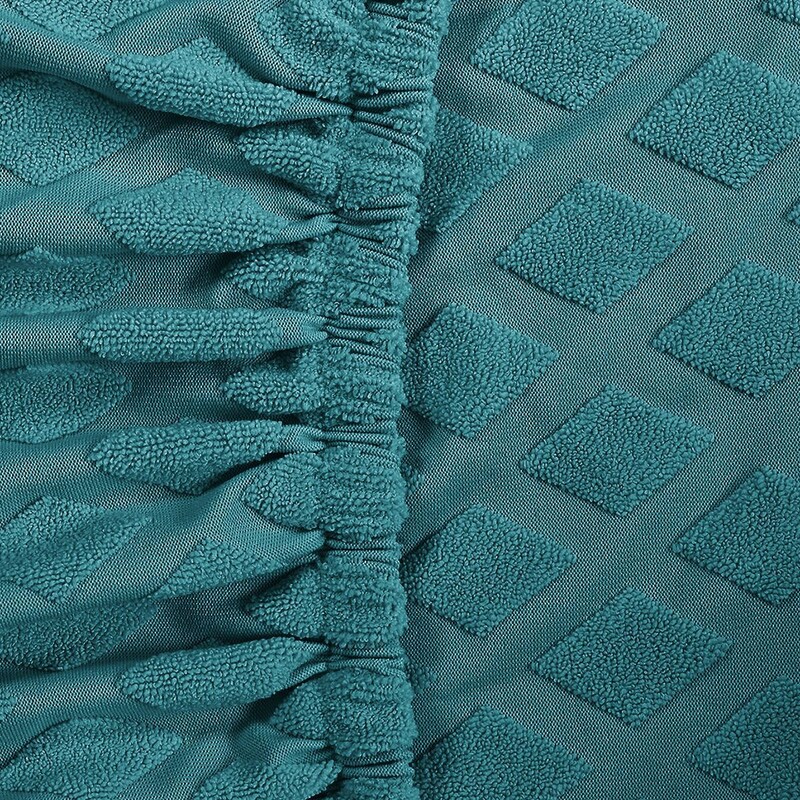 Elastinis, skersinis, žakardo, rombo formos kėdės užvalkalas, naujas, išlenktas, su aukštais porankiais ir elastingu, netaisyklingos formos viešbučio kėdės užvalkalu.