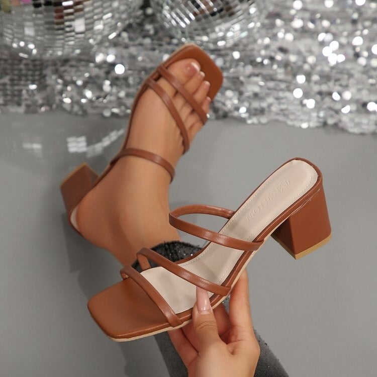 Naujos vasarinės juodos moteriškos basutės su dirželiais 2025 m., fėjos stiliaus, vidutinio aukščio kulno basutės, storas kulnas, bateliai su vienu dirželiu