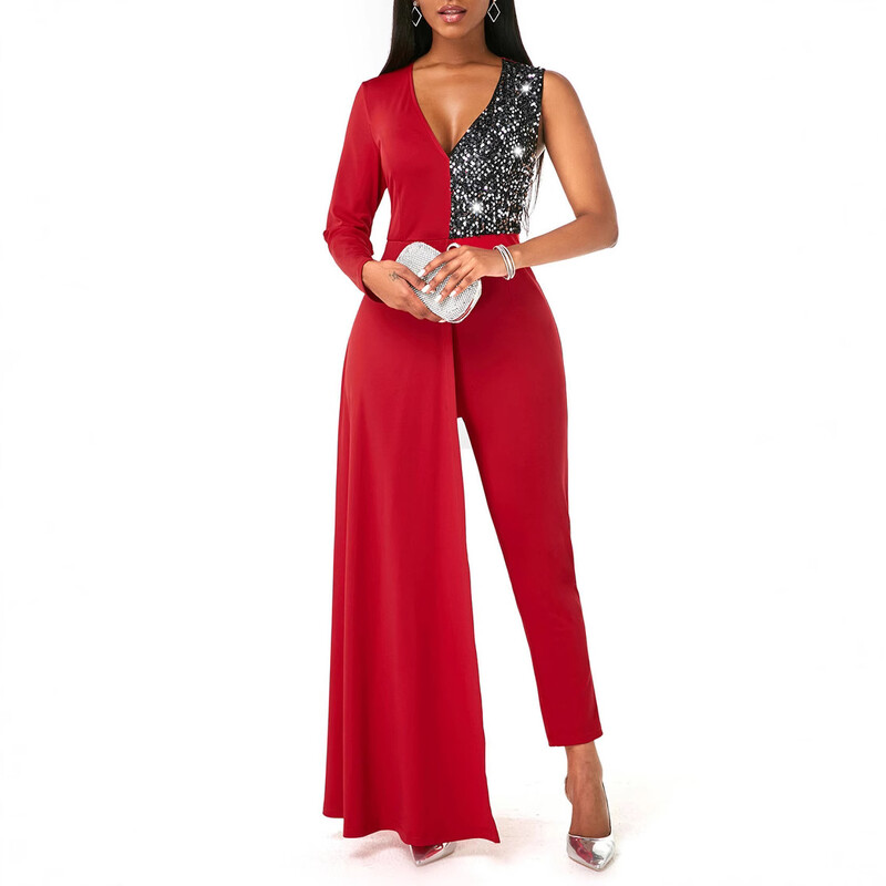 Moteriškas didesnių dydžių kombinezonas aukštu liemeniu, aptemptas ir su blizgučiais, yra. 