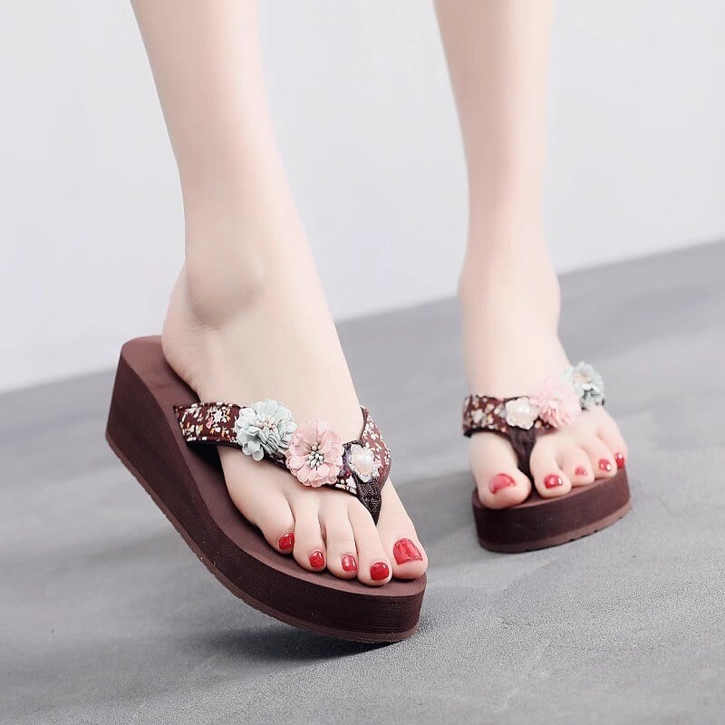 Naujos vasarinės moteriškos šlepetės su gėlių raštu, storu padu, neslystančiomis basutėmis, stilingos nešiojimui lauke, šlepetės atostogoms paplūdimyje