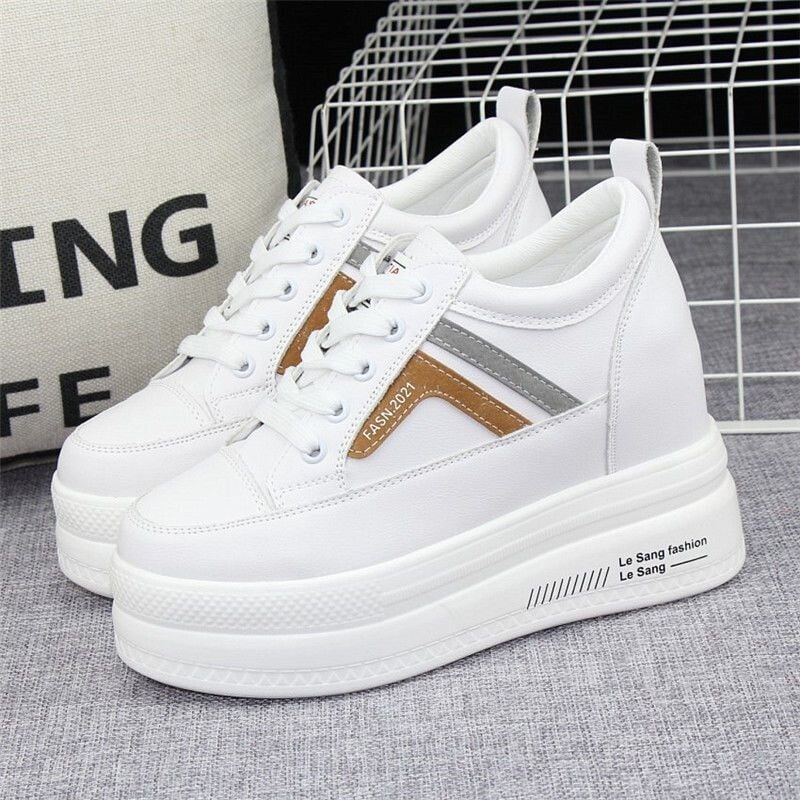 Дамски бели маратонки със скрит ток 10 см, нов модел пролет 2025, кожени, дебела подметка, ежедневни обувки, популярни онлайн, универсални, стягащи единични обувки