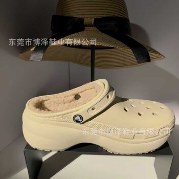 Sieviešu ziemas koka tupeles Corss 2025, ar "mākoņu" oderi, flīsa oderi, neslīdošu, mīkstu zoli, slēgtu purngalu, piemērotas valkāšanai mājās un ārpus telpām.