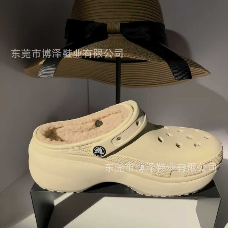 Sieviešu ziemas koka tupeles Corss 2025, ar "mākoņu" oderi, flīsa oderi, neslīdošu, mīkstu zoli, slēgtu purngalu, piemērotas valkāšanai mājās un ārpus telpām.