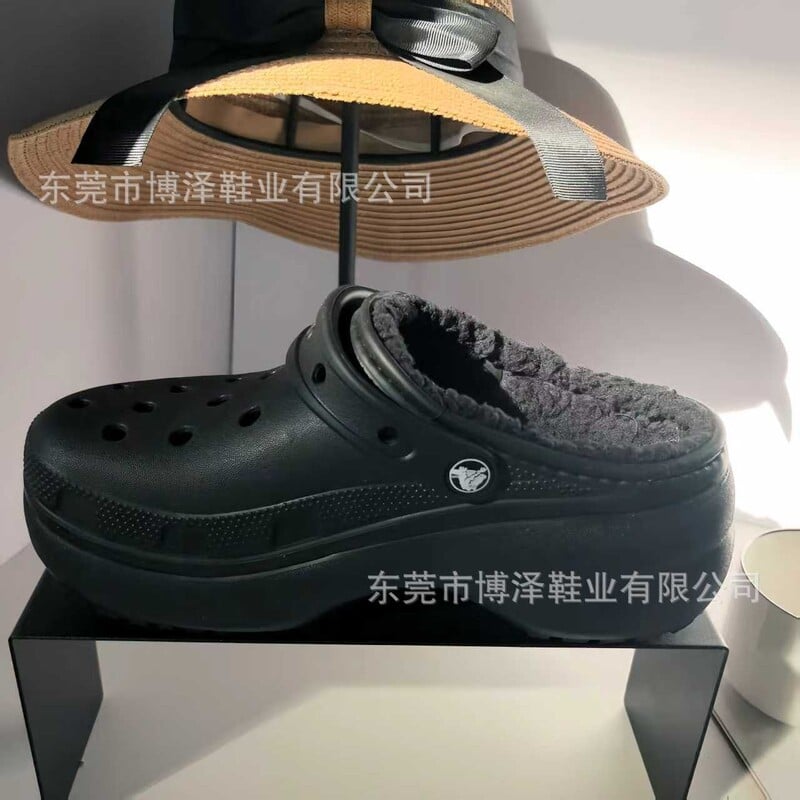 Sieviešu ziemas koka tupeles Corss 2025, ar "mākoņu" oderi, flīsa oderi, neslīdošu, mīkstu zoli, slēgtu purngalu, piemērotas valkāšanai mājās un ārpus telpām.