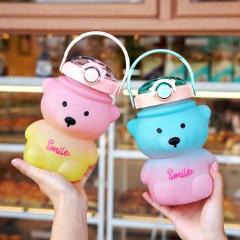 Сладка бутилка за вода с градиентно мече, идеална за лятото, висококачествена и очарователна, преносима, сламена бутилка за вода с голям капацитет за деца