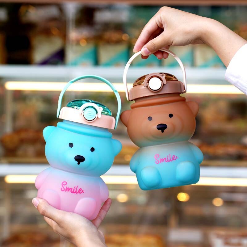 Сладка бутилка за вода с градиентно мече, идеална за лятото, висококачествена и очарователна, преносима, сламена бутилка за вода с голям капацитет за деца