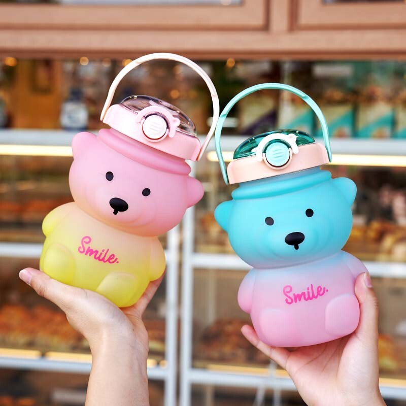 Сладка бутилка за вода с градиентно мече, идеална за лятото, висококачествена и очарователна, преносима, сламена бутилка за вода с голям капацитет за деца