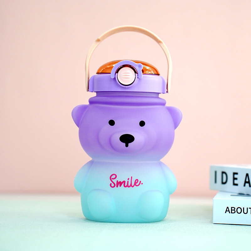 Сладка бутилка за вода с градиентно мече, идеална за лятото, висококачествена и очарователна, преносима, сламена бутилка за вода с голям капацитет за деца