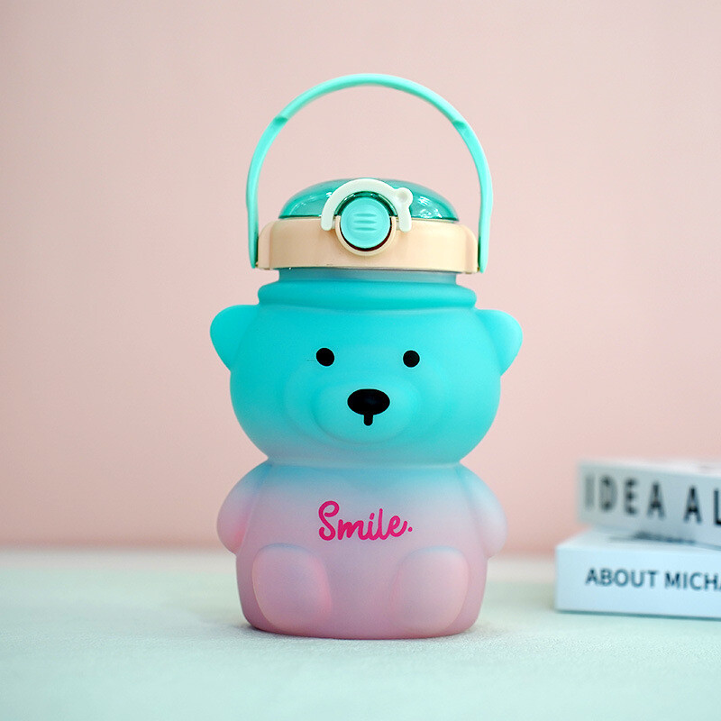 Сладка бутилка за вода с градиентно мече, идеална за лятото, висококачествена и очарователна, преносима, сламена бутилка за вода с голям капацитет за деца