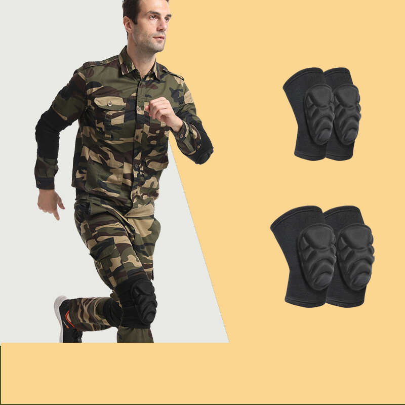 Kelių ir alkūnių apsaugos, taktinis ropojimas, intensyvios treniruotės lauke, įmontuota kliūčių ruožas, smūginių riešų apsaugų rinkinys klūpant.