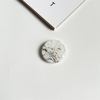 Epoksidinės dervos oro pagalvėlės laikiklis su marmuro raštu, kūrybingas darbalaukio „tinginio“ kilimėlis su skaidriu pagrindu, tinkamas tarpvalstybinei prekybai.