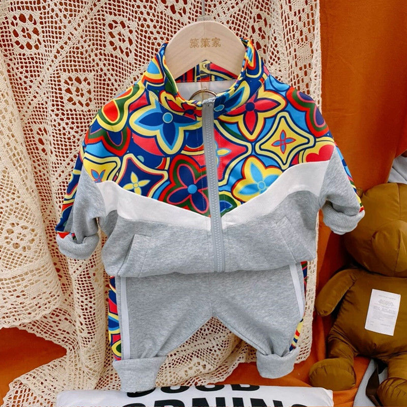 Jauns rudens divdaļīgs sporta komplekts zēniem 2025. gadam, stilīgs pavasara un rudens apģērbs mazuļiem, skaists un moderns